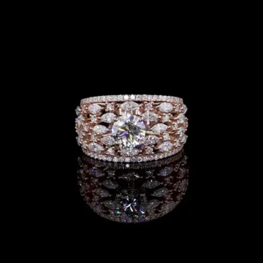 Sangs Crown <span class="diamond">Pave Ring</span>